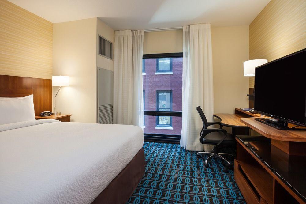 Fairfield Inn And Suites Chicago Downtown-River North Exterior photo