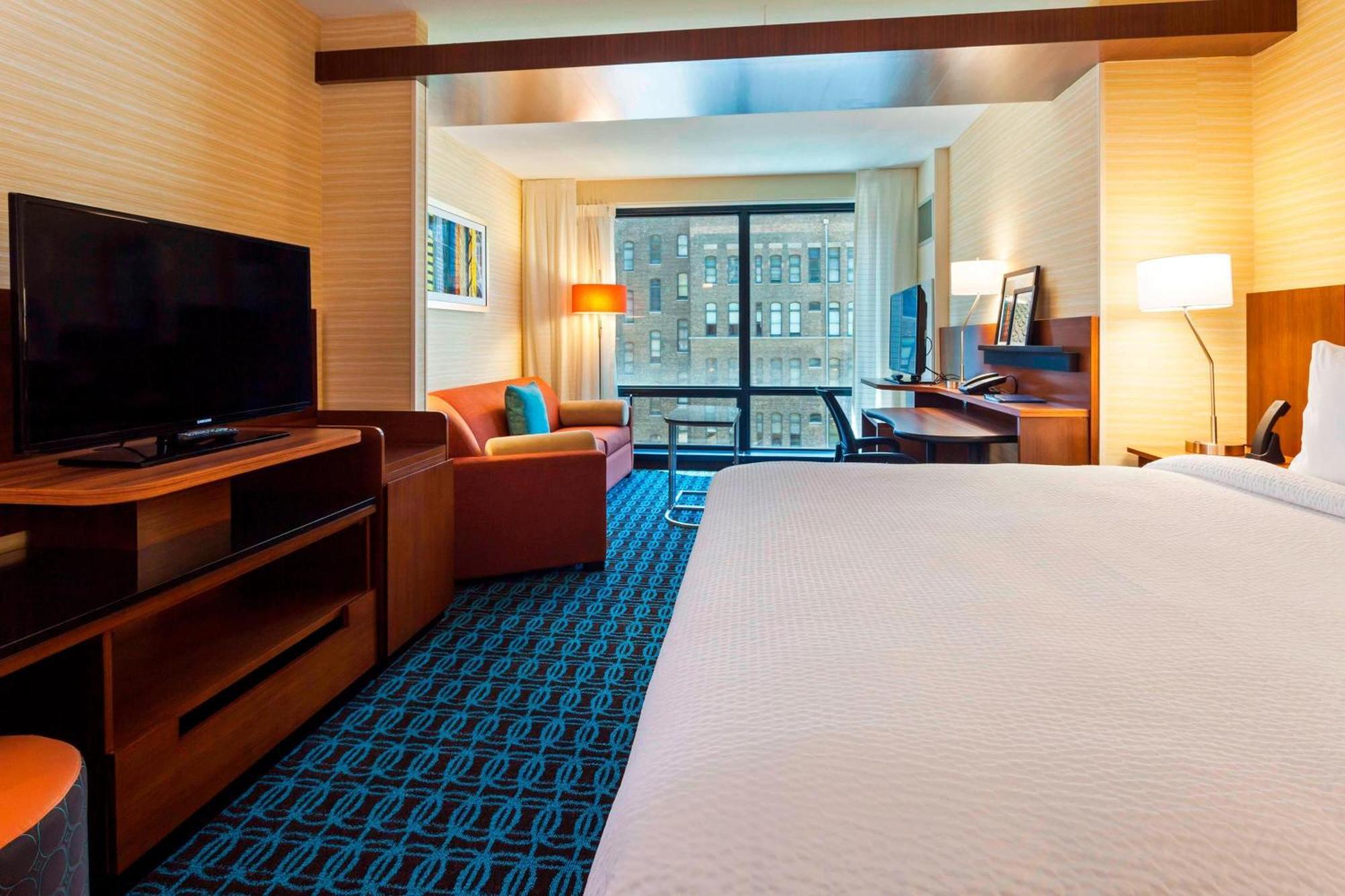 Fairfield Inn And Suites Chicago Downtown-River North Exterior photo